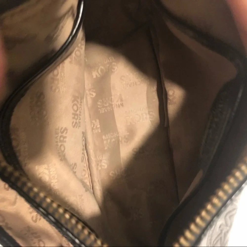 Michael kors patent leather cosmetic bag